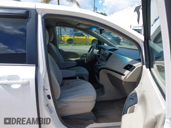 ✅ 2013 Toyota Sienna LE • VIN: 5TDKK3DC8DS316435 • Лот: 45392482. Опубликован ранее на IAAI с пробегом 237 109 миль. Бесплатный доступ к архиву аукционных продаж из США и подробный отчёт об истории автомобиля на DreamBid. Изображение 5.