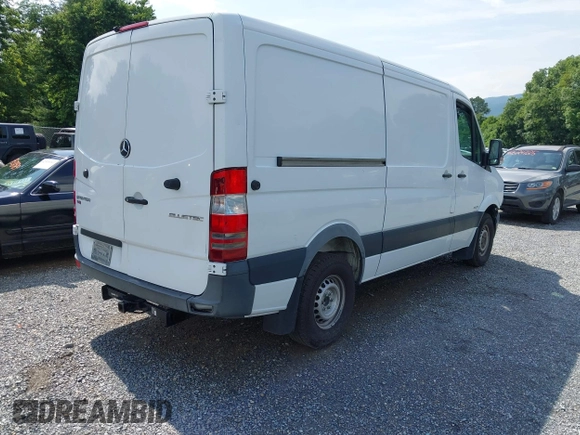 ✅ 2015 Mercedes-Benz Sprinter Cargo • VIN: WD3PE7DC6FP107500 • Lot: 42612726. Listed on IAAI with 310,977 mi. Free auction sales archive from the USA and detailed vehicle history report at DreamBid. Image 4.