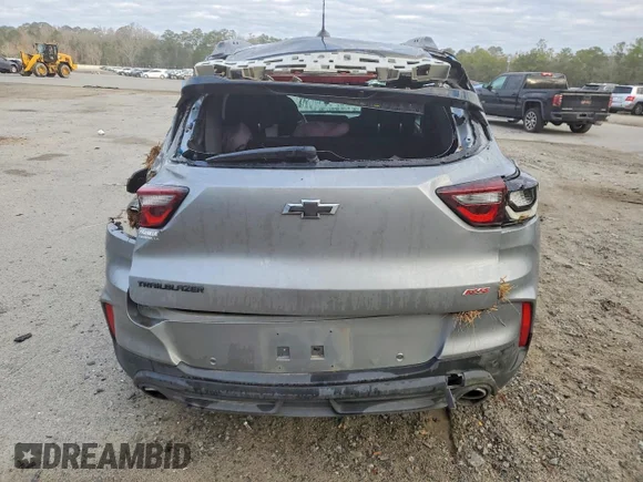 ✅ 2025 Chevrolet TrailBlazer RS • VIN: KL79MTSL3SB025824 • Лот: 98882855. Опубліковано раніше на Copart з пробігом 35 978 миль. Безкоштовний доступ до архіву аукціонних продажів зі США та докладний звіт про історію автомобіля на DreamBid. Зображення 6.