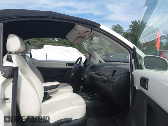 ✅ 2007 Volkswagen Beetle Triple White • VIN: 3VWFF31Y97M419662 • Лот: 45316861. Опубліковано раніше на IAAI з пробігом 111 044 миль. Безкоштовний доступ до архіву аукціонних продажів зі США та докладний звіт про історію автомобіля на DreamBid. Зображення 5.