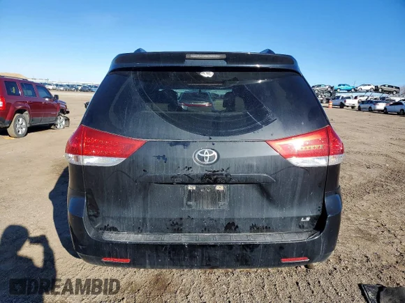 ✅ 2012 Toyota Sienna LE • VIN: 5TDKK3DC7CS186520 • Лот: 72797635. Опубліковано раніше на Copart з пробігом 165 643 миль. Безкоштовний доступ до архіву аукціонних продажів зі США та докладний звіт про історію автомобіля на DreamBid. Зображення 6.