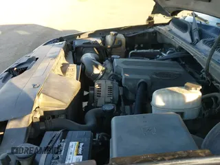 ✅ 2003 Chevrolet Silverado 2500HD LT • VIN: 1GCHC23G03F149878 • Lot: 43578062. Wystawiony na IAAI z przebiegiem 256 504 mil. Bezpłatny archiwum sprzedaży aukcyjnych z USA i szczegółowy raport historii pojazdu na DreamBid. Zdjęcie 13.