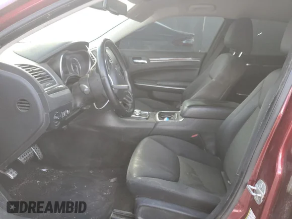 ✅ 2018 Chrysler 300 Touring • VIN: 2C3CCAAG9JH304306 • Lot: 72563044. Wystawiony na Copart z przebiegiem Nie podano. Bezpłatny archiwum sprzedaży aukcyjnych z USA i szczegółowy raport historii pojazdu na DreamBid. Zdjęcie 7.