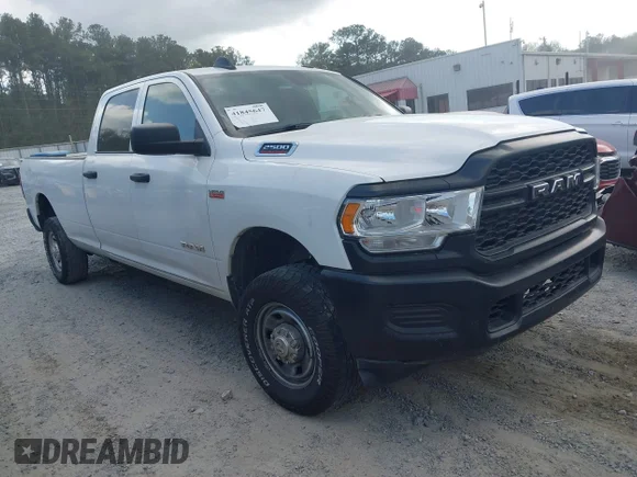 ✅ 2022 Ram 2500 Tradesman • VIN: 3C6UR5HJ3NG202553 • Лот: 41845647. Опубліковано раніше на IAAI з пробігом 136 738 миль. Безкоштовний доступ до архіву аукціонних продажів зі США та докладний звіт про історію автомобіля на DreamBid. Зображення 1.