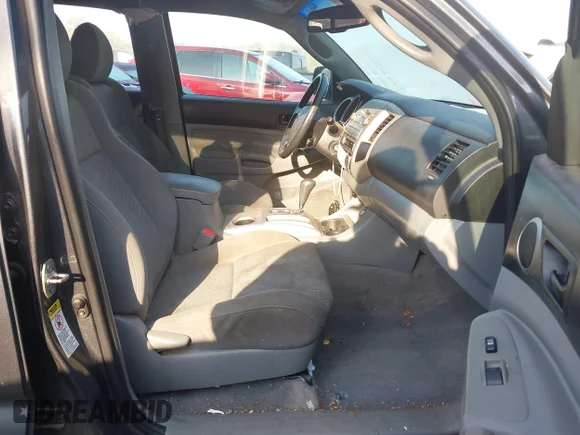 ✅ 2010 Toyota Tacoma • VIN: 5TEMU4FNXAZ678031 • Lot: 43195388. Wystawiony na IAAI z przebiegiem 187 954 mil. Bezpłatny archiwum sprzedaży aukcyjnych z USA i szczegółowy raport historii pojazdu na DreamBid. Zdjęcie 5.