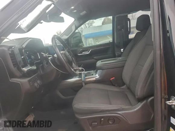 ✅ 2022 Chevrolet Silverado 1500 RST • VIN: 1GCUDEEDXNZ613065 • Lot: 95620325. Wystawiony na Copart z przebiegiem 58 826 mil. Bezpłatny archiwum sprzedaży aukcyjnych z USA i szczegółowy raport historii pojazdu na DreamBid. Zdjęcie 7.