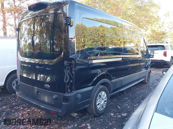 ✅ 2024 Ford Transit Passenger XL • VIN: 1FBAX2C82RKA15912 • Lot: 43601879. Wystawiony na IAAI z przebiegiem 39 461 mil. Bezpłatny archiwum sprzedaży aukcyjnych z USA i szczegółowy raport historii pojazdu na DreamBid. Zdjęcie 4.