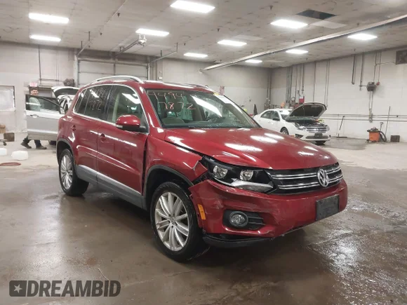 ✅ 2013 Volkswagen Tiguan S • VIN: WVGBV3AX3DW070016 • Лот: 44947872. Опубликован ранее на IAAI с пробегом 80 993 миль. Бесплатный доступ к архиву аукционных продаж из США и подробный отчёт об истории автомобиля на DreamBid. Изображение 1.