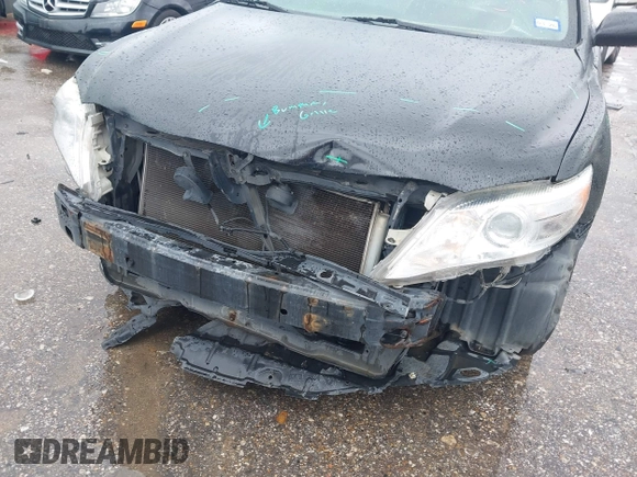 ✅ 2011 Toyota Camry LE • VIN: 4T1BF3EKXBU671329 • Lot: 44827702. Wystawiony na IAAI z przebiegiem 338 881 mil. Bezpłatny archiwum sprzedaży aukcyjnych z USA i szczegółowy raport historii pojazdu na DreamBid. Zdjęcie 6.