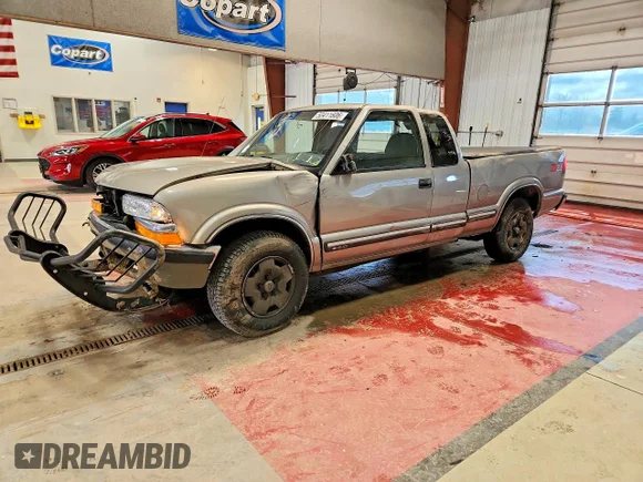 ✅ 2001 Chevrolet S-10 • VIN: 1GCDT19WX18132191 • Lot: 50411606. Listed on Copart with 238,147 mi. Free auction sales archive from the USA and detailed vehicle history report at DreamBid. Image 1.