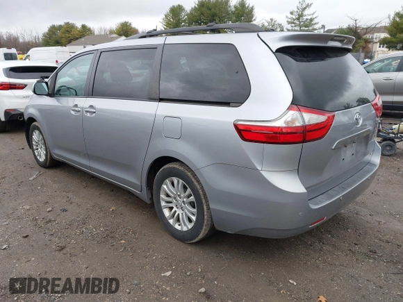 ✅ 2017 Toyota Sienna XLE • VIN: 5TDYZ3DC2HS777237 • Lot: 43805092. Wystawiony na IAAI z przebiegiem 139 500 mil. Bezpłatny archiwum sprzedaży aukcyjnych z USA i szczegółowy raport historii pojazdu na DreamBid. Zdjęcie 3.