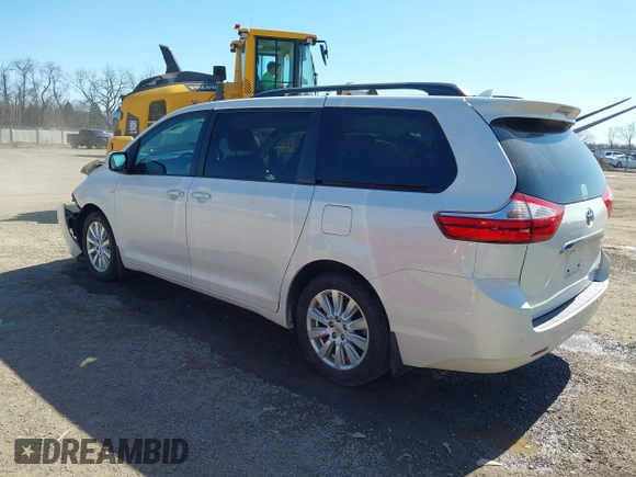 ✅ 2017 Toyota Sienna XLE • VIN: 5TDDZ3DC8HS176753 • Lot: 41790405. Wystawiony na IAAI z przebiegiem 81 450 mil. Bezpłatny archiwum sprzedaży aukcyjnych z USA i szczegółowy raport historii pojazdu na DreamBid. Zdjęcie 3.