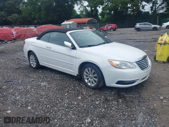 ✅ 2012 Chrysler 200 Touring • VIN: 1C3BCBEG1CN276006 • Лот: 45632069. Опубликован ранее на IAAI с пробегом 126 327 миль. Бесплатный доступ к архиву аукционных продаж из США и подробный отчёт об истории автомобиля на DreamBid. Изображение 1.