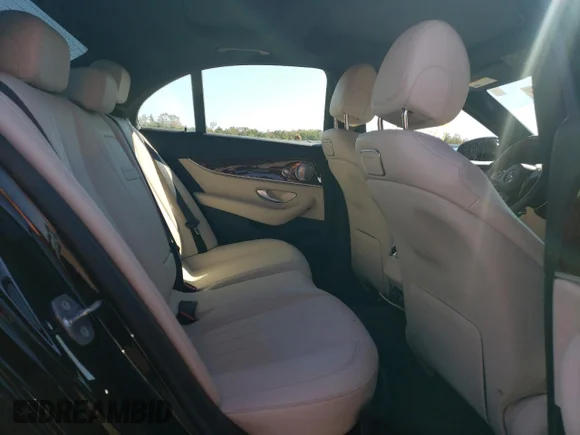✅ 2018 Mercedes-Benz E 300 • VIN: WDDZF4KB3JA418209 • Lot: 61307462. Listed on Copart with 47,149 mi. Free auction sales archive from the USA and detailed vehicle history report at DreamBid. Image 6.