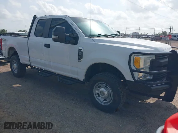 ✅ 2017 Ford F-250 XL • VIN: 1FT7X2B64HEC16598 • Лот: 45429306. Опубліковано раніше на IAAI з пробігом 189 330 миль. Безкоштовний доступ до архіву аукціонних продажів зі США та докладний звіт про історію автомобіля на DreamBid. Зображення 1.