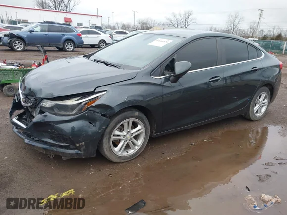 ✅ 2018 Chevrolet Cruze LT • VIN: 1G1BE5SM1J7226363 • Lot: 44666420. Wystawiony na IAAI z przebiegiem 156 269 mil. Bezpłatny archiwum sprzedaży aukcyjnych z USA i szczegółowy raport historii pojazdu na DreamBid. Zdjęcie 2.