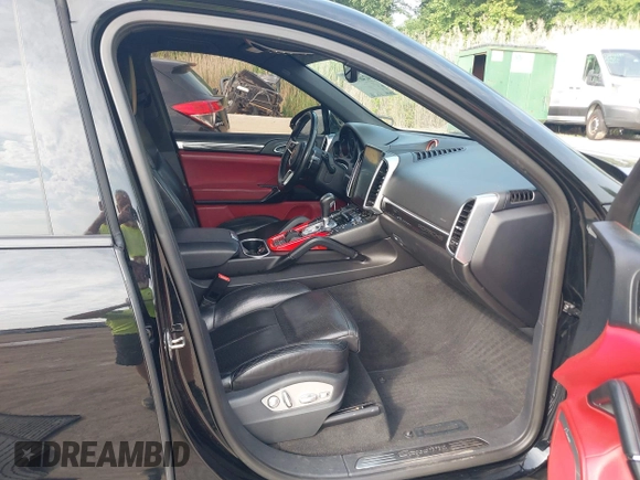 ✅ 2016 Porsche Cayenne • VIN: WP1AA2A23GKA36047 • Lot: 42469341. Wystawiony na IAAI z przebiegiem 119 099 mil. Bezpłatny archiwum sprzedaży aukcyjnych z USA i szczegółowy raport historii pojazdu na DreamBid. Zdjęcie 5.