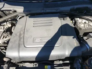 ✅ 2025 Land Rover Defender S • VIN: SALEJ7EX8S2398723 • Lot: 85581765. Wystawiony na Copart z przebiegiem 14 588 mil. Bezpłatny archiwum sprzedaży aukcyjnych z USA i szczegółowy raport historii pojazdu na DreamBid. Zdjęcie 13.