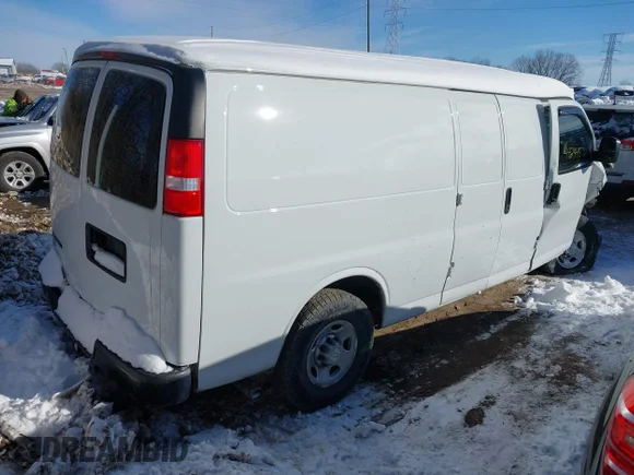 ✅ 2021 Chevrolet Express Cargo • VIN: 1GCWGBFP4M1269043 • Лот: 44244572. Опубліковано раніше на IAAI з пробігом 97 361 миль. Безкоштовний доступ до архіву аукціонних продажів зі США та докладний звіт про історію автомобіля на DreamBid. Зображення 4.