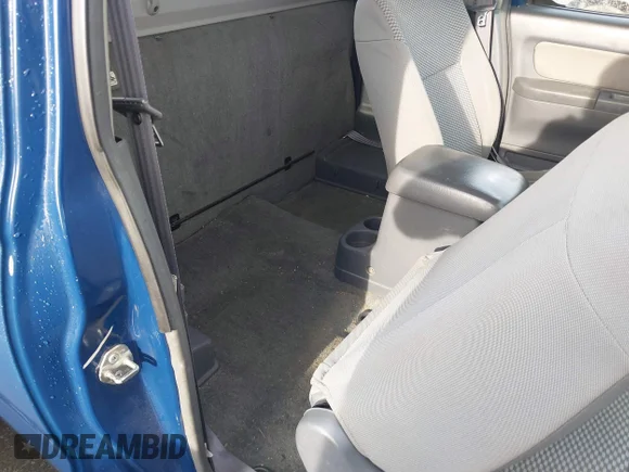 ✅ 2001 Nissan Frontier SE • VIN: 1N6ED26Y11C363889 • Lot: 41716550. Wystawiony na IAAI z przebiegiem 176 006 mil. Bezpłatny archiwum sprzedaży aukcyjnych z USA i szczegółowy raport historii pojazdu na DreamBid. Zdjęcie 8.