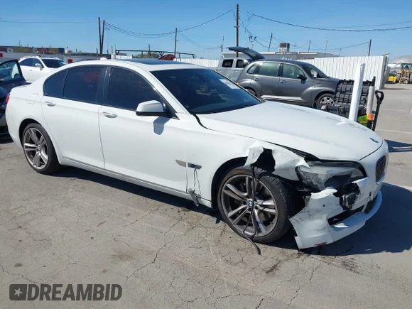 ✅ 2012 BMW 7 Series 750i • VIN: WBAKA8C5XCDX01358 • Lot: 44636274. Wystawiony na IAAI z przebiegiem 185 846 mil. Bezpłatny archiwum sprzedaży aukcyjnych z USA i szczegółowy raport historii pojazdu na DreamBid. Zdjęcie 1.