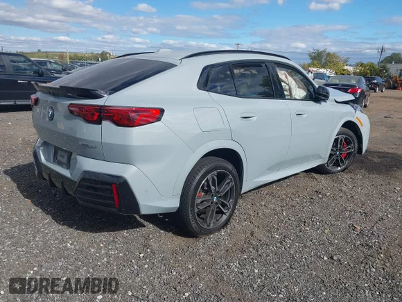 ✅ 2025 BMW X2 xDrive28i • VIN: WBX63GM08S5171608 • Lot: 43417784. Wystawiony na IAAI z przebiegiem 7 981 mil. Bezpłatny archiwum sprzedaży aukcyjnych z USA i szczegółowy raport historii pojazdu na DreamBid. Zdjęcie 4.