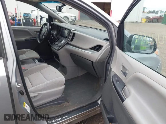 ✅ 2015 Toyota Sienna LE • VIN: 5TDKK3DC3FS674058 • Лот: 44735417. Опубліковано раніше на IAAI з пробігом 97 881 миль. Безкоштовний доступ до архіву аукціонних продажів зі США та докладний звіт про історію автомобіля на DreamBid. Зображення 5.