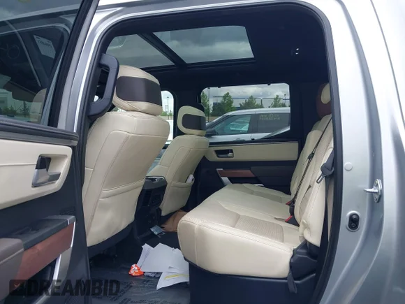 ✅ 2023 Toyota Tundra 1794 Edition • VIN: 5TFMA5DB5PX095504 • Lot: 45013061. Wystawiony na IAAI z przebiegiem 57 031 mil. Bezpłatny archiwum sprzedaży aukcyjnych z USA i szczegółowy raport historii pojazdu na DreamBid. Zdjęcie 8.