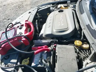 ✅ 2015 Chrysler 200 C • VIN: 1C3CCCCB8FN618900 • Lot: 43687731. Wystawiony na IAAI z przebiegiem 245 745 mil. Bezpłatny archiwum sprzedaży aukcyjnych z USA i szczegółowy raport historii pojazdu na DreamBid. Zdjęcie 12.