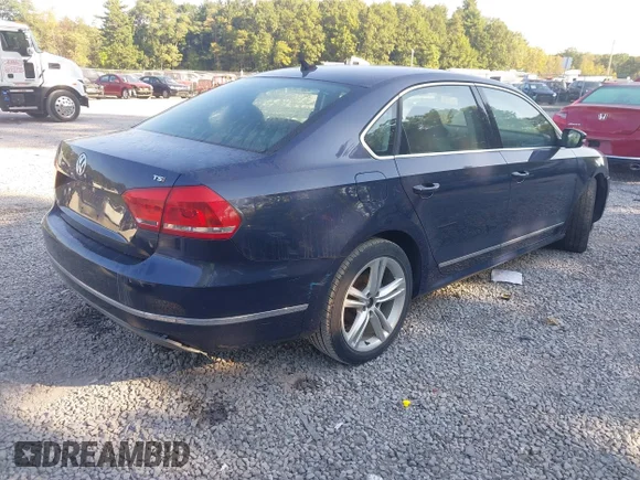 ✅ 2015 Volkswagen Passat SE • VIN: 1VWBT7A38FC007641 • Lot: 43201681. Wystawiony na IAAI z przebiegiem 111 517 mil. Bezpłatny archiwum sprzedaży aukcyjnych z USA i szczegółowy raport historii pojazdu na DreamBid. Zdjęcie 4.