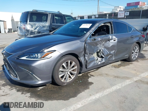 ✅ 2019 Lexus ES 300h Luxury • VIN: 58AB21B18KU003730 • Lot: 44130078. Wystawiony na IAAI z przebiegiem 98 703 mil. Bezpłatny archiwum sprzedaży aukcyjnych z USA i szczegółowy raport historii pojazdu na DreamBid. Zdjęcie 2.