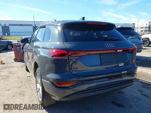 ✅ 2025 Audi Q6 e-tron • VIN: WA122BGF1SA034061 • Лот: 43785762. Опубликован ранее на IAAI с пробегом Не указан. Бесплатный доступ к архиву аукционных продаж из США и подробный отчёт об истории автомобиля на DreamBid. Изображение 3.