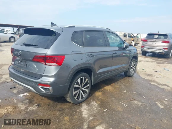 ✅ 2024 Volkswagen Taos SE • VIN: 3VVSX7B21RM007904 • Lot: 44244500. Wystawiony na IAAI z przebiegiem 41 397 mil. Bezpłatny archiwum sprzedaży aukcyjnych z USA i szczegółowy raport historii pojazdu na DreamBid. Zdjęcie 4.