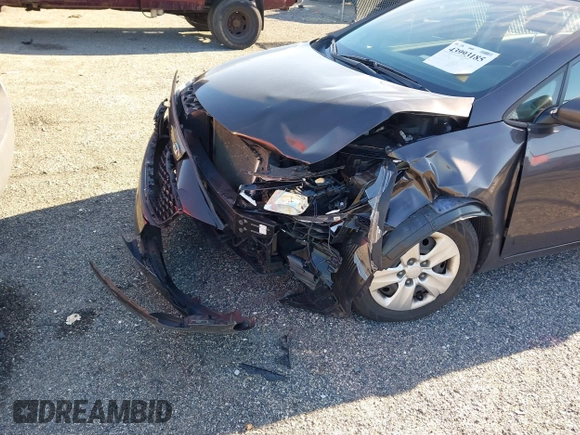 ✅ 2018 Kia Forte LX • VIN: 3KPFK4A71JE226063 • Lot: 43993185. Wystawiony na IAAI z przebiegiem 127 455 mil. Bezpłatny archiwum sprzedaży aukcyjnych z USA i szczegółowy raport historii pojazdu na DreamBid. Zdjęcie 6.