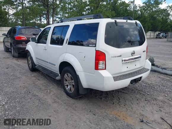 ✅ 2011 Nissan Pathfinder SV • VIN: 5N1AR1NN1BC606862 • Lot: 42813058. Wystawiony na IAAI z przebiegiem 234 427 mil. Bezpłatny archiwum sprzedaży aukcyjnych z USA i szczegółowy raport historii pojazdu na DreamBid. Zdjęcie 3.