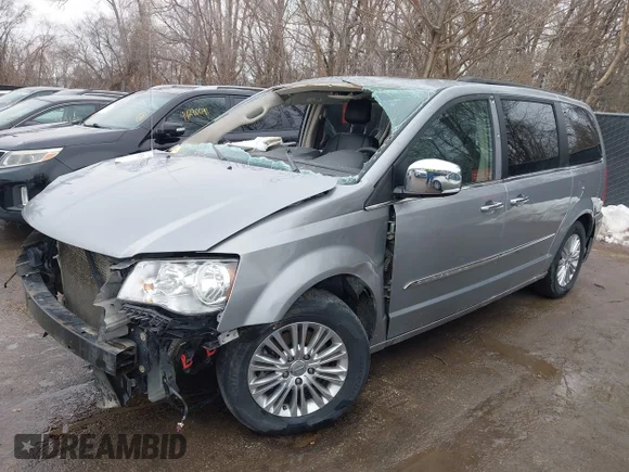 ✅ 2015 Chrysler Town & Country Touring L • VIN: 2C4RC1CGXFR620298 • Лот: 44306285. Опубліковано раніше на IAAI з пробігом 151 719 миль. Безкоштовний доступ до архіву аукціонних продажів зі США та докладний звіт про історію автомобіля на DreamBid. Зображення 2.