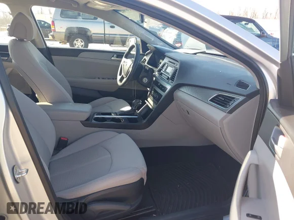 ✅ 2015 Hyundai Sonata SE • VIN: 5NPE24AF9FH127478 • Lot: 44307064. Wystawiony na IAAI z przebiegiem 132 484 mil. Bezpłatny archiwum sprzedaży aukcyjnych z USA i szczegółowy raport historii pojazdu na DreamBid. Zdjęcie 5.