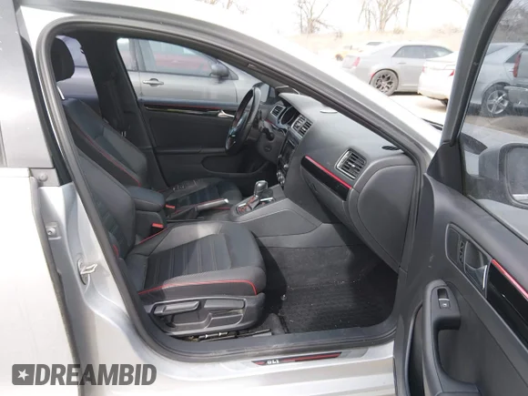 ✅ 2015 Volkswagen Jetta GLI SE • VIN: 3VW4S7AJXFM284025 • Lot: 44423339. Wystawiony na IAAI z przebiegiem 102 407 mil. Bezpłatny archiwum sprzedaży aukcyjnych z USA i szczegółowy raport historii pojazdu na DreamBid. Zdjęcie 5.