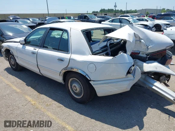 ✅ 1997 Mercury Grand Marquis GS • VIN: 2MELM74W9VX658352 • Lot: 45120386. Wystawiony na IAAI z przebiegiem 107 655 mil. Bezpłatny archiwum sprzedaży aukcyjnych z USA i szczegółowy raport historii pojazdu na DreamBid. Zdjęcie 3.