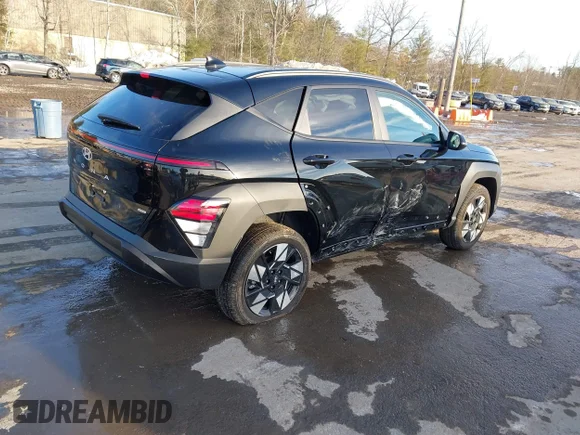 ✅ 2025 Hyundai Kona SEL Convenience • VIN: KM8HCCAB9SU336247 • Lot: 44418925. Wystawiony na IAAI z przebiegiem 1 971 mil. Bezpłatny archiwum sprzedaży aukcyjnych z USA i szczegółowy raport historii pojazdu na DreamBid. Zdjęcie 4.