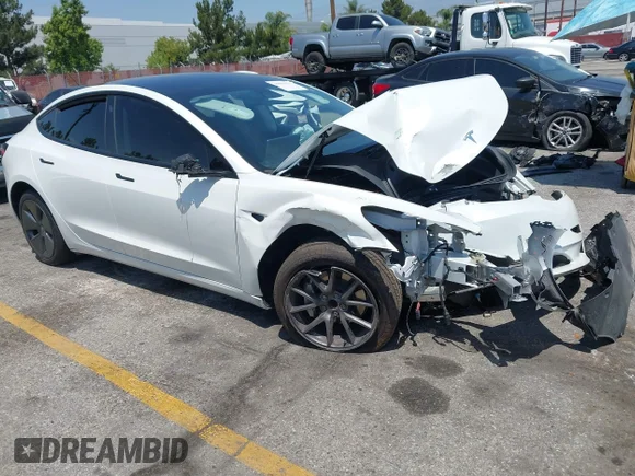 ✅ 2023 Tesla Model 3 • VIN: 5YJ3E1EA2PF581454 • Lot: 45081551. Wystawiony na IAAI z przebiegiem 75 637 mil. Bezpłatny archiwum sprzedaży aukcyjnych z USA i szczegółowy raport historii pojazdu na DreamBid. Zdjęcie 1.