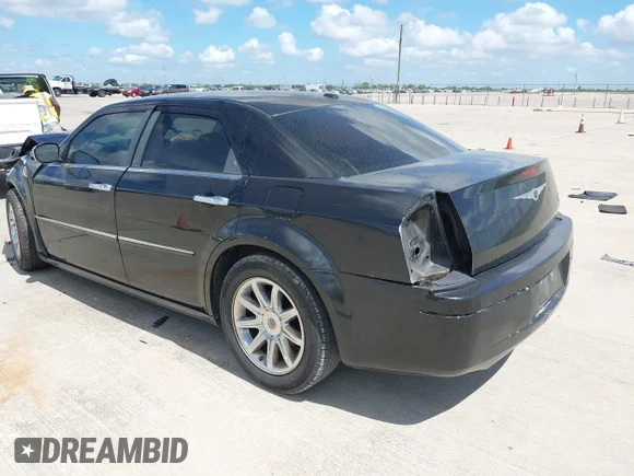 ✅ 2010 Chrysler 300 Touring • VIN: 2C3CA5CVXAH209441 • Lot: 42831366. Wystawiony na IAAI z przebiegiem 251 550 mil. Bezpłatny archiwum sprzedaży aukcyjnych z USA i szczegółowy raport historii pojazdu na DreamBid. Zdjęcie 3.