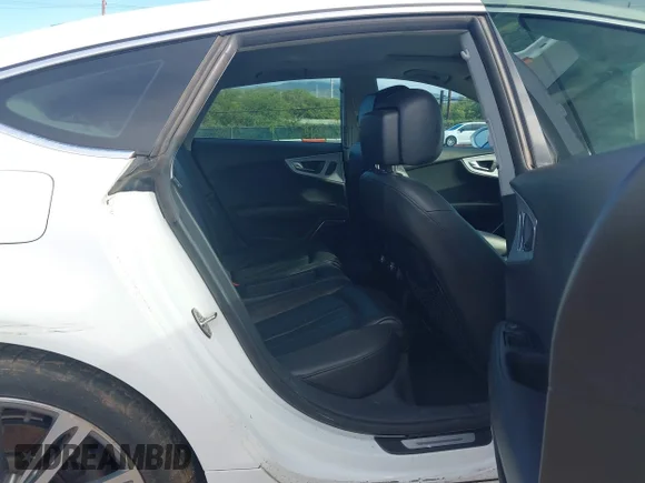 ✅ 2012 Audi A7 Prestige • VIN: WAUSGAFC6CN006403 • Лот: 44530315. Опубліковано раніше на IAAI з пробігом 126 002 миль. Безкоштовний доступ до архіву аукціонних продажів зі США та докладний звіт про історію автомобіля на DreamBid. Зображення 8.