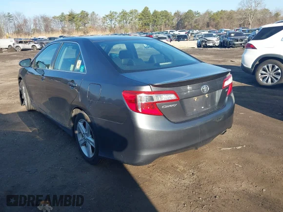 ✅ 2013 Toyota Camry SE • VIN: 4T1BF1FK4DU274933 • Lot: 44563426. Wystawiony na IAAI z przebiegiem 151 830 mil. Bezpłatny archiwum sprzedaży aukcyjnych z USA i szczegółowy raport historii pojazdu na DreamBid. Zdjęcie 3.