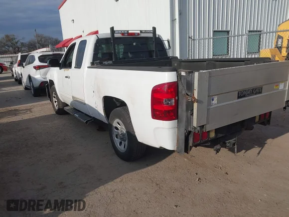 ✅ 2013 Chevrolet Silverado 1500 LS • VIN: 1GCRCREA8DZ235462 • Lot: 44140152. Wystawiony na IAAI z przebiegiem 67 669 mil. Bezpłatny archiwum sprzedaży aukcyjnych z USA i szczegółowy raport historii pojazdu na DreamBid. Zdjęcie 3.