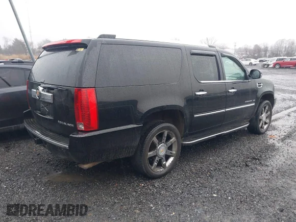 ✅ 2011 Cadillac Escalade ESV Luxury • VIN: 1GYS4HEF6BR121486 • Lot: 43779487. Wystawiony na IAAI z przebiegiem 132 539 mil. Bezpłatny archiwum sprzedaży aukcyjnych z USA i szczegółowy raport historii pojazdu na DreamBid. Zdjęcie 4.