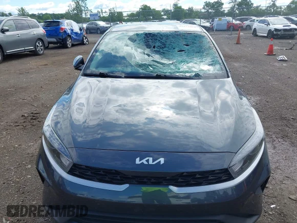 ✅ 2023 Kia Forte LXS • VIN: 3KPF24AD3PE643974 • Lot: 45374663. Wystawiony na IAAI z przebiegiem 55 213 mil. Bezpłatny archiwum sprzedaży aukcyjnych z USA i szczegółowy raport historii pojazdu na DreamBid. Zdjęcie 6.