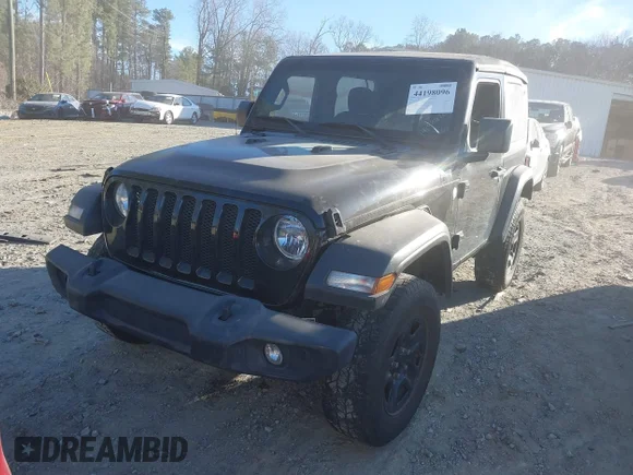 ✅ 2020 Jeep Wrangler Sport S • VIN: 1C4GJXAGXLW162624 • Lot: 44198096. Wystawiony na IAAI z przebiegiem Nie podano. Bezpłatny archiwum sprzedaży aukcyjnych z USA i szczegółowy raport historii pojazdu na DreamBid. Zdjęcie 2.