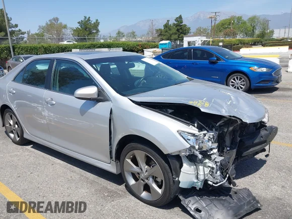 ✅ 2014 Toyota Camry XLE • VIN: 4T1BK1FK3EU539807 • Lot: 44913038. Wystawiony na IAAI z przebiegiem 69 532 mil. Bezpłatny archiwum sprzedaży aukcyjnych z USA i szczegółowy raport historii pojazdu na DreamBid. Zdjęcie 1.