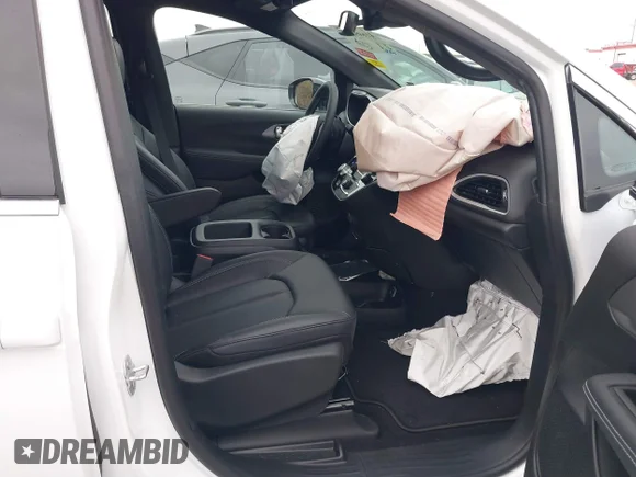 ✅ 2025 Chrysler Pacifica Select • VIN: 2C4RC1BG6SR545109 • Лот: 41699157. Опубліковано раніше на IAAI з пробігом 1 018 миль. Безкоштовний доступ до архіву аукціонних продажів зі США та докладний звіт про історію автомобіля на DreamBid. Зображення 5.
